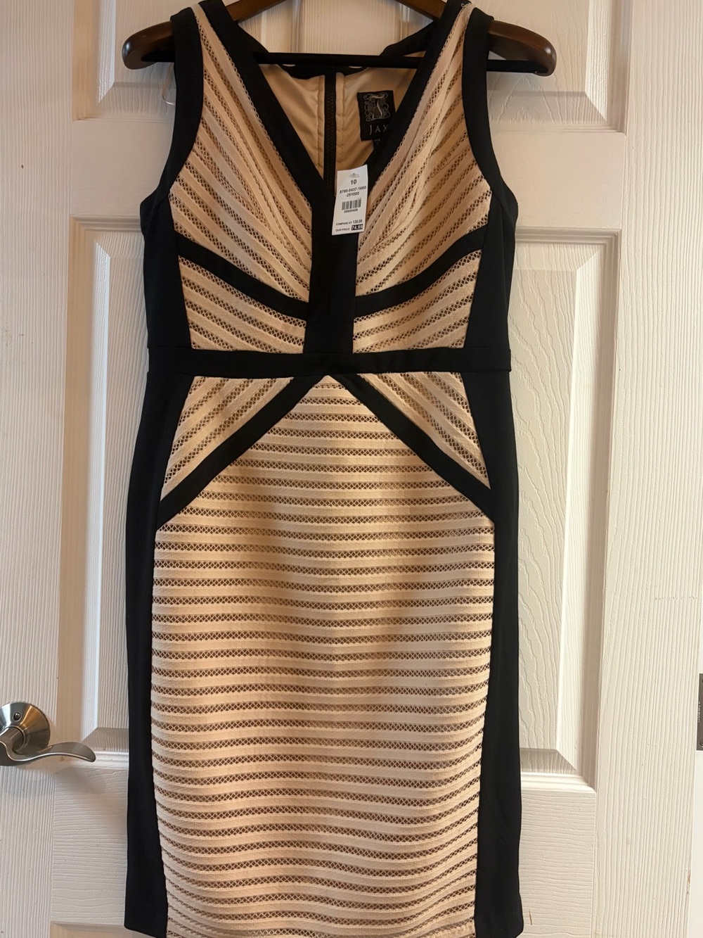 NWT Jax Beige and Black V-Neck Sheath Dress